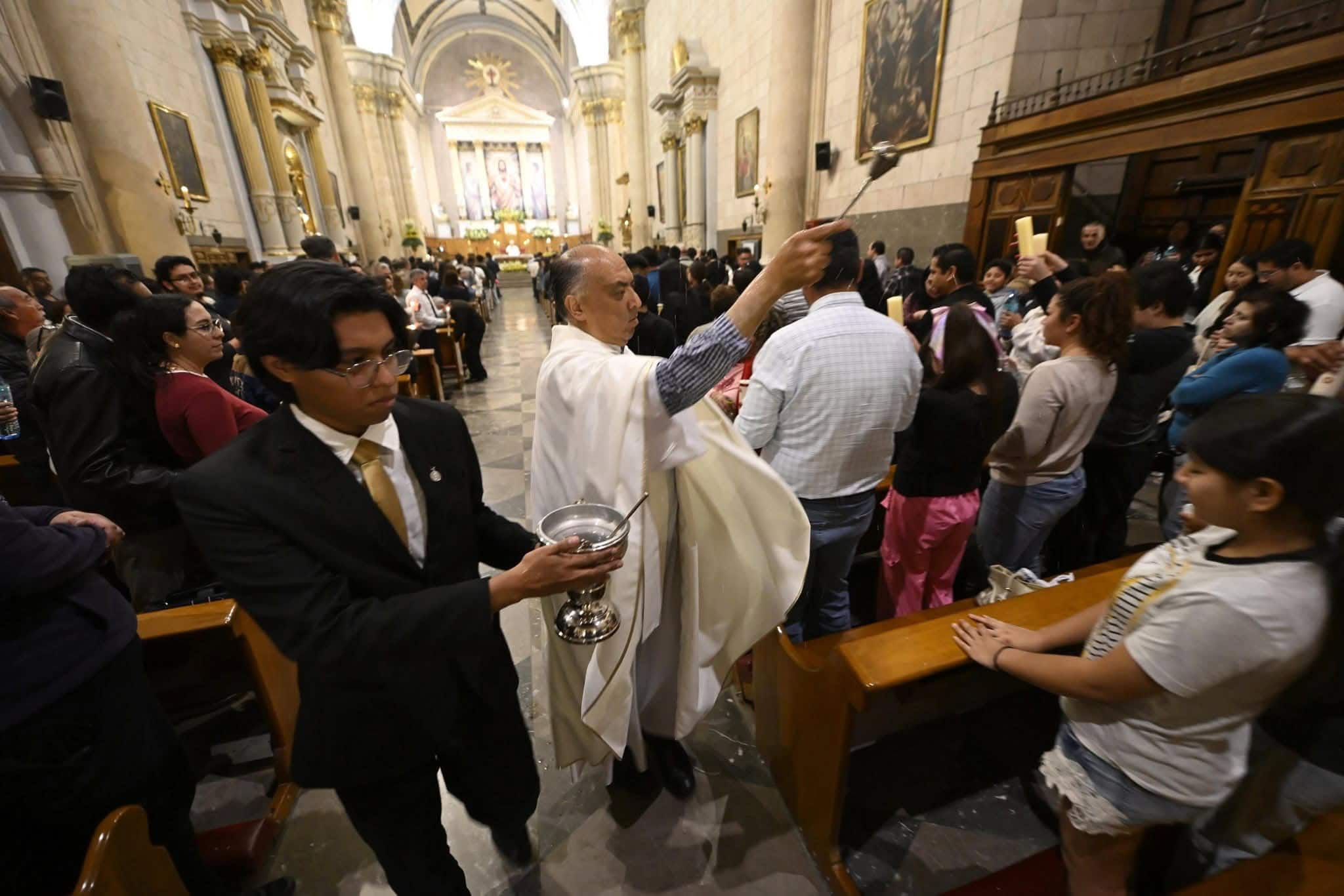 Conmemora iglesia Domingo de Pascua