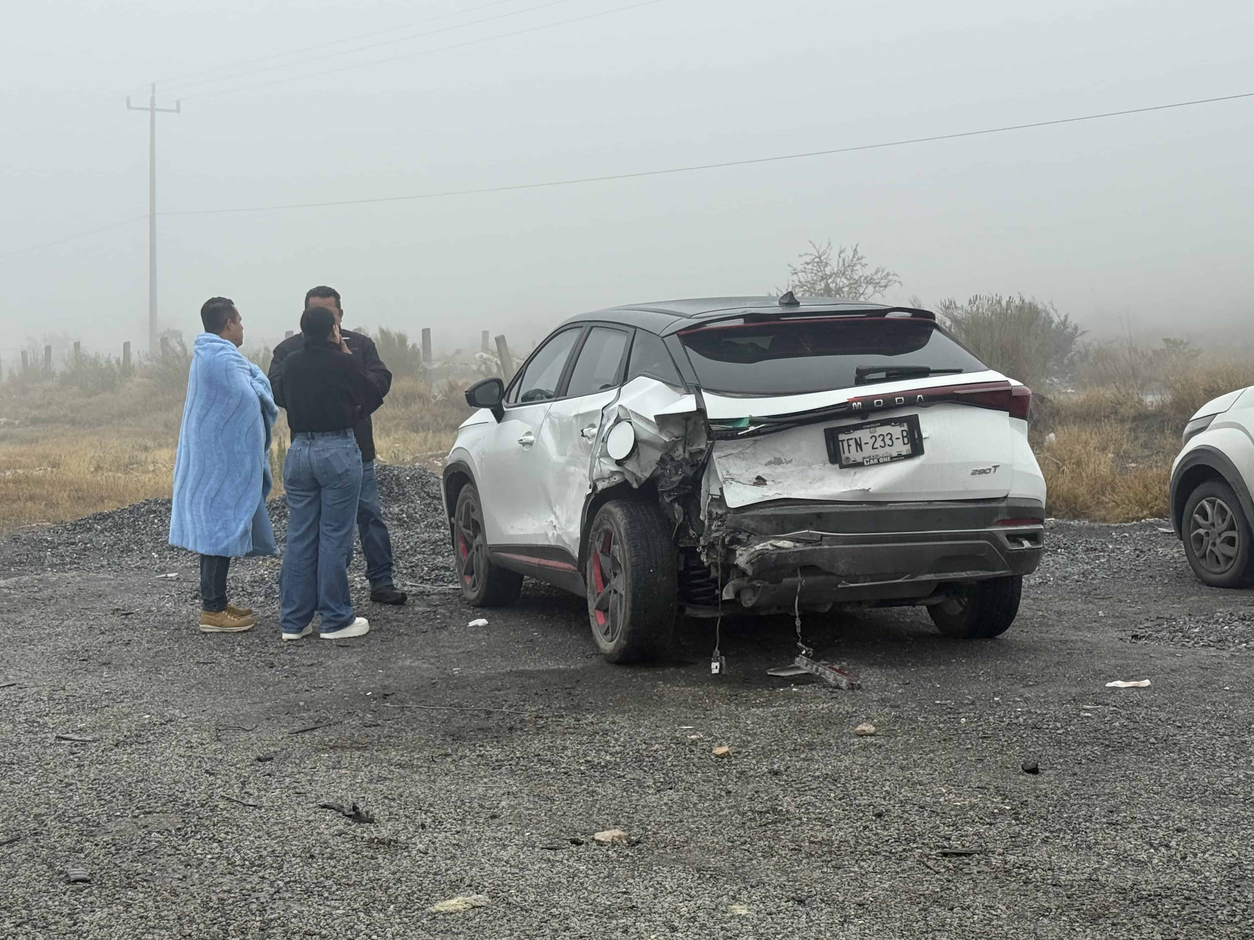 Tr&aacute;iler provoca accidente en Matehuala-Mty con varios veh&iacute;culos involucrados