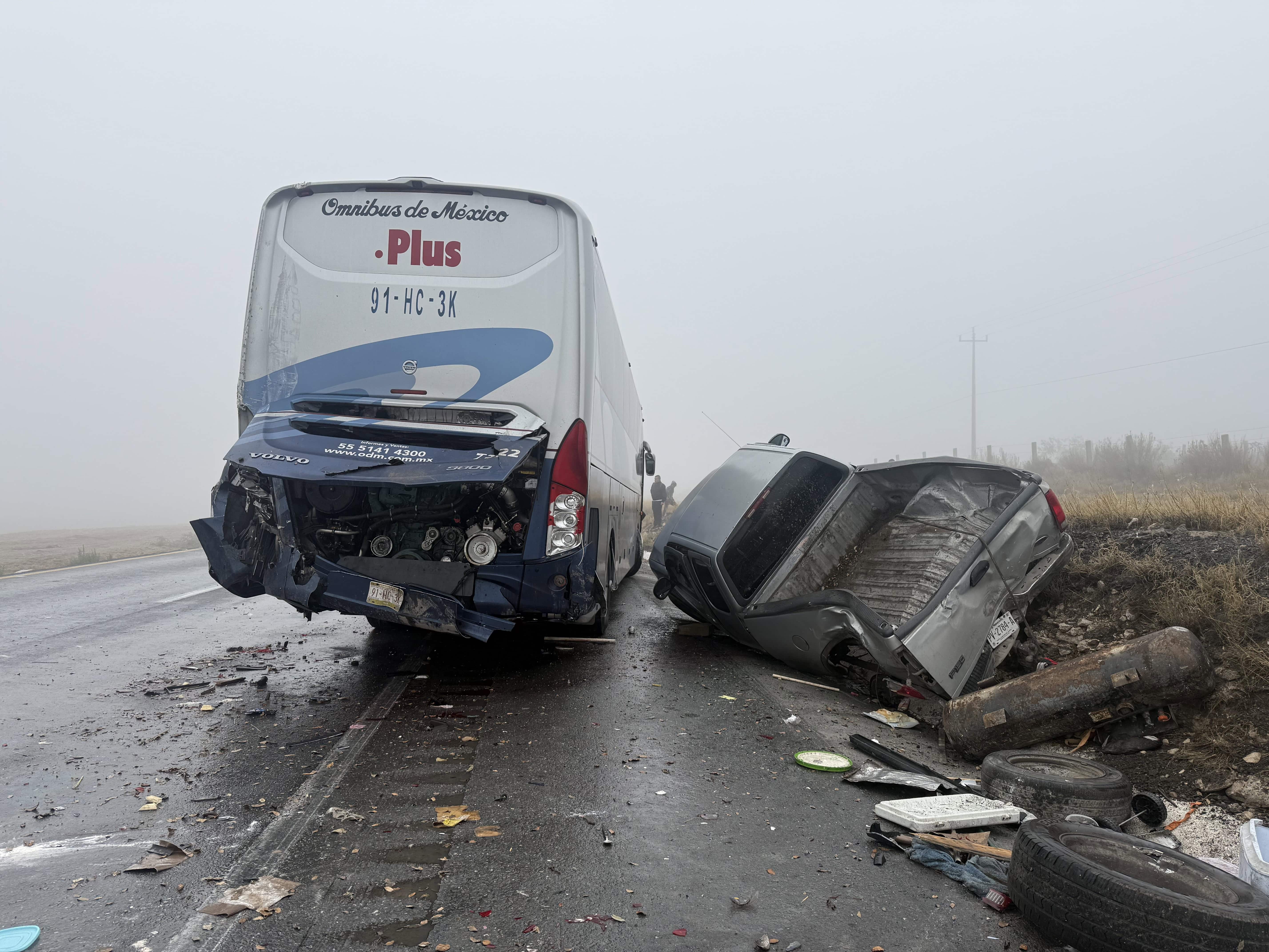Tr&aacute;iler provoca accidente en Matehuala-Mty con varios veh&iacute;culos involucrados