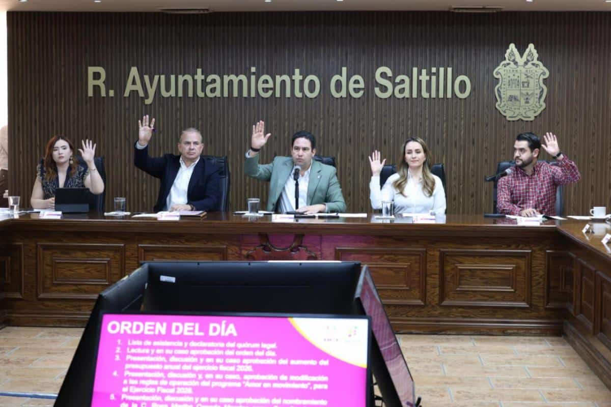 Javier D&iacute;az Gonz&aacute;lez impulsa nuevos servicios en programa Amor en Movimiento