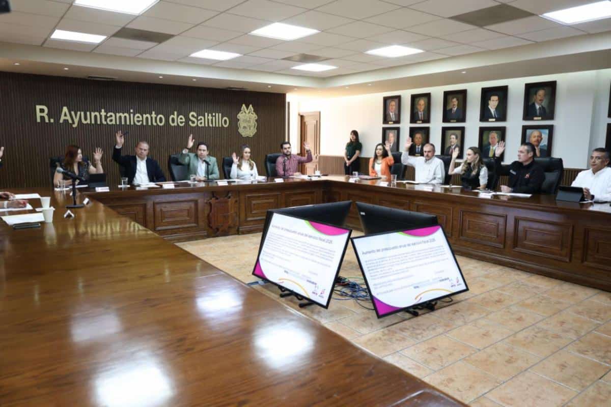 Javier D&iacute;az Gonz&aacute;lez impulsa nuevos servicios en programa Amor en Movimiento