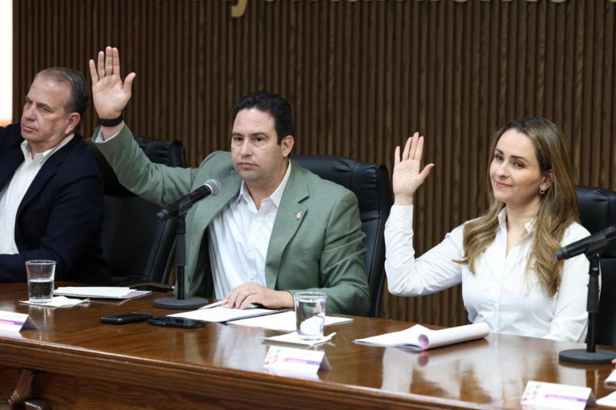 Javier D&iacute;az Gonz&aacute;lez impulsa nuevos servicios en programa Amor en Movimiento