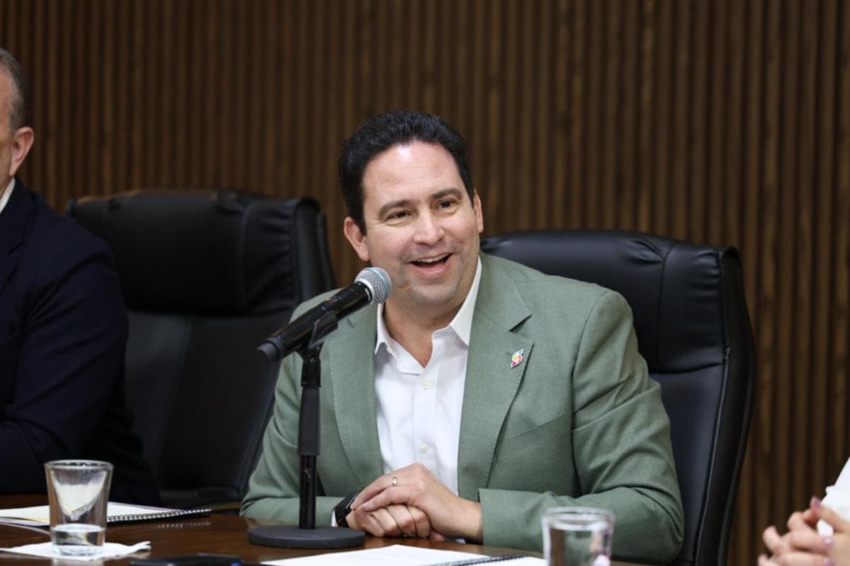 Javier D&iacute;az Gonz&aacute;lez impulsa nuevos servicios en programa Amor en Movimiento