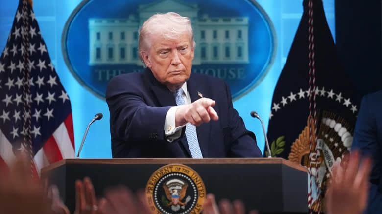 "Esta noche termina una era": una amenaza que sacude al mundo