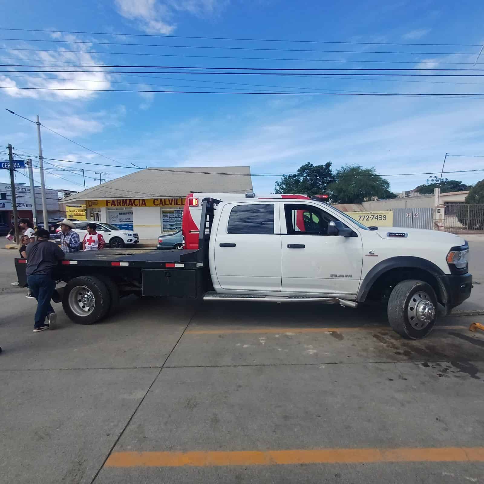Choque en pleno Centro de Ciudad Acu&ntilde;a deja a motociclista lesionado