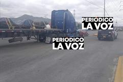 Sobre la Sidermex arranca trailero defensa a auto