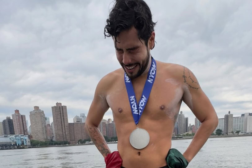 David Olvera logra r&eacute;cord mexicano en nado desde Cozumel a Canc&uacute;n