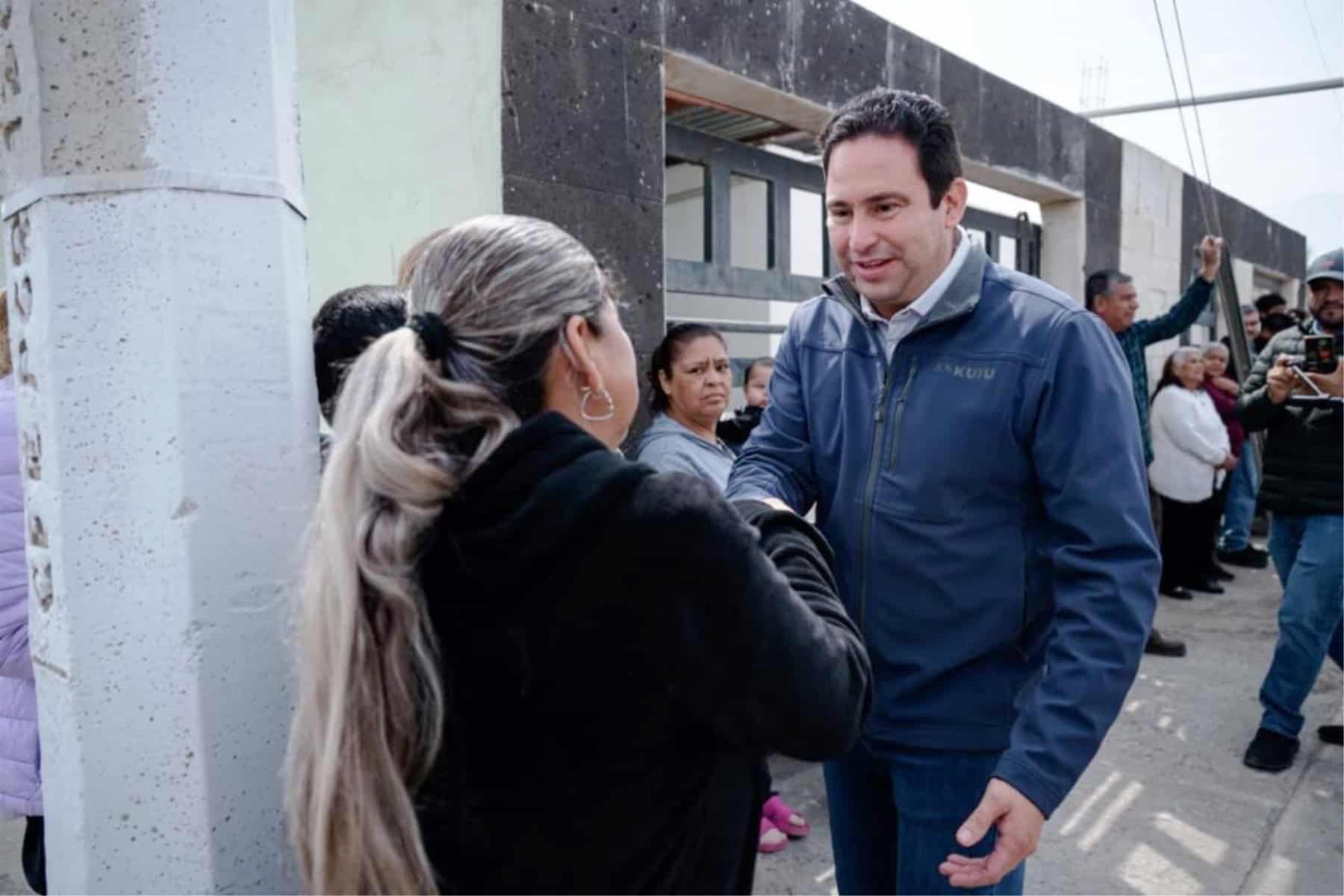 Gobernador Manolo Jim&eacute;nez Salinas respalda obras sociales en Saltillo