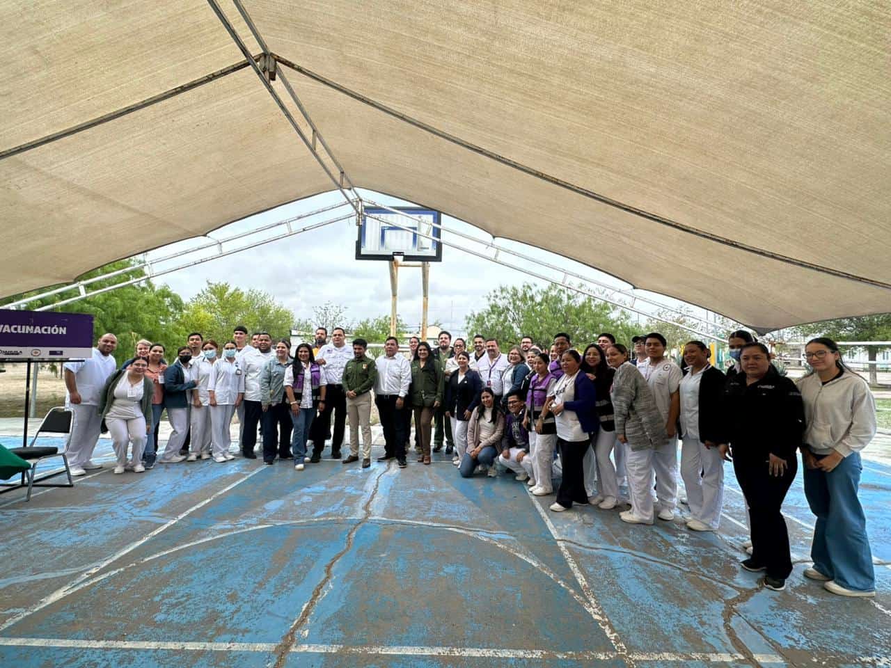 Llevan brigada de salud gratuita a ejido Piedras Negras