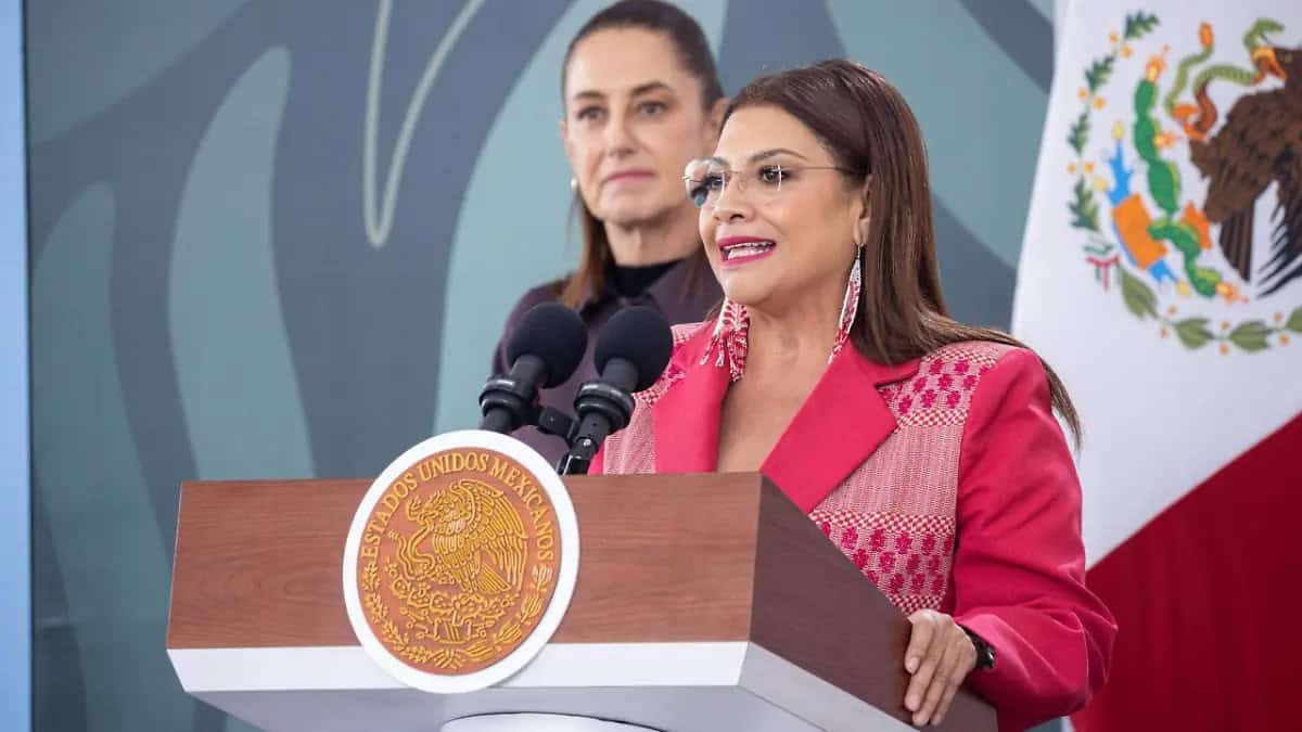 Clara Brugada regala boleto para el Mundial 2026 a una joven aficionada