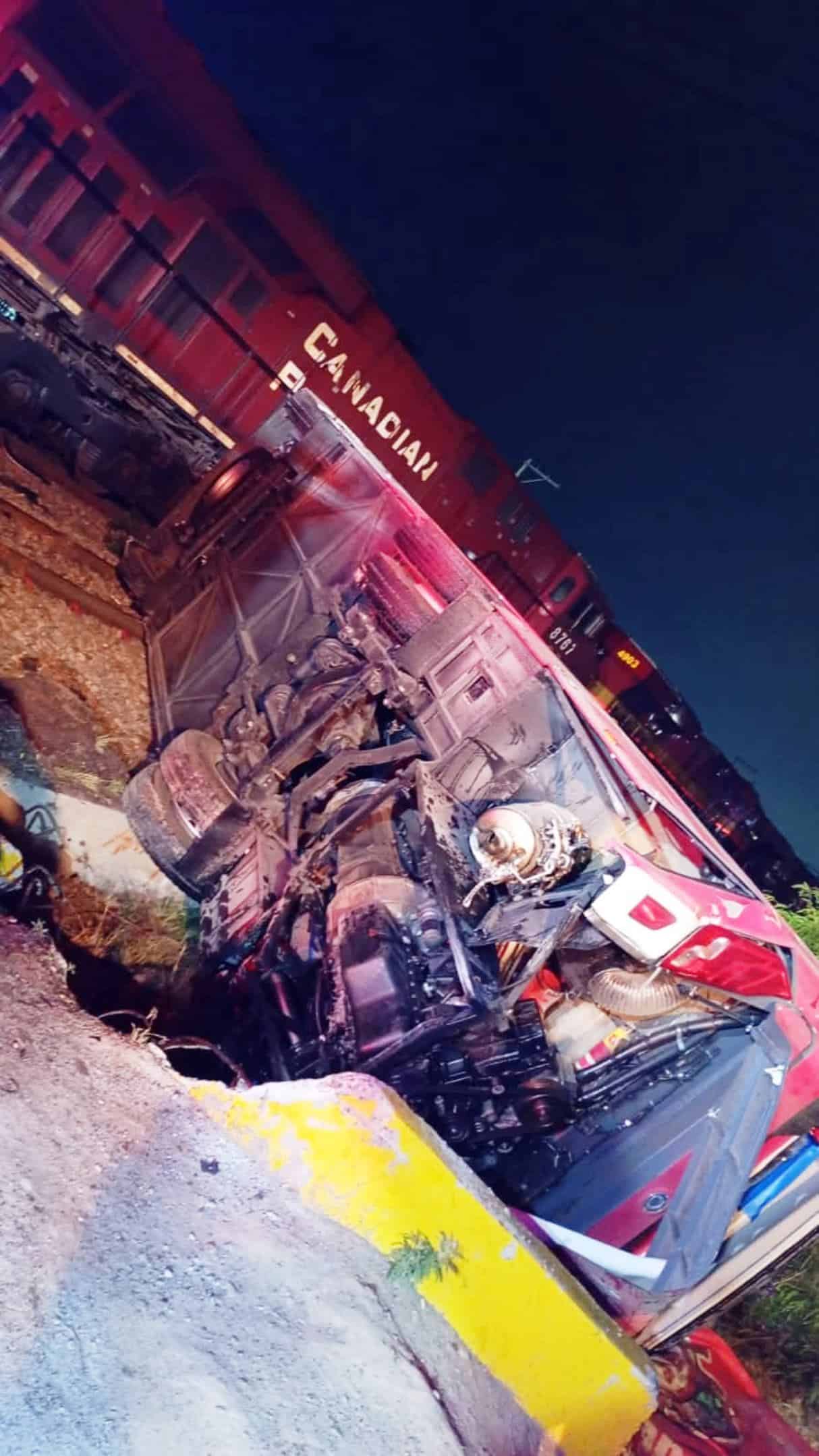 Accidente fatal en Saltillo: ferrocarril embiste transporte de personal