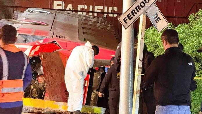 Accidente fatal en Saltillo: ferrocarril embiste transporte de personal