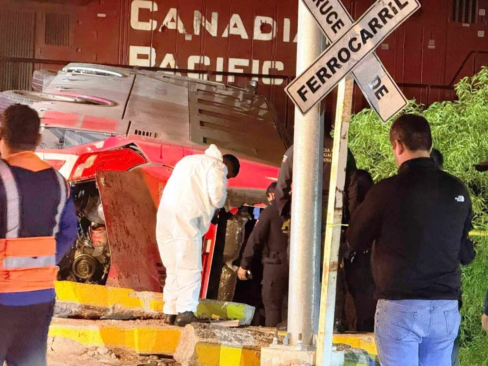 Accidente fatal en Saltillo: ferrocarril embiste transporte de personal