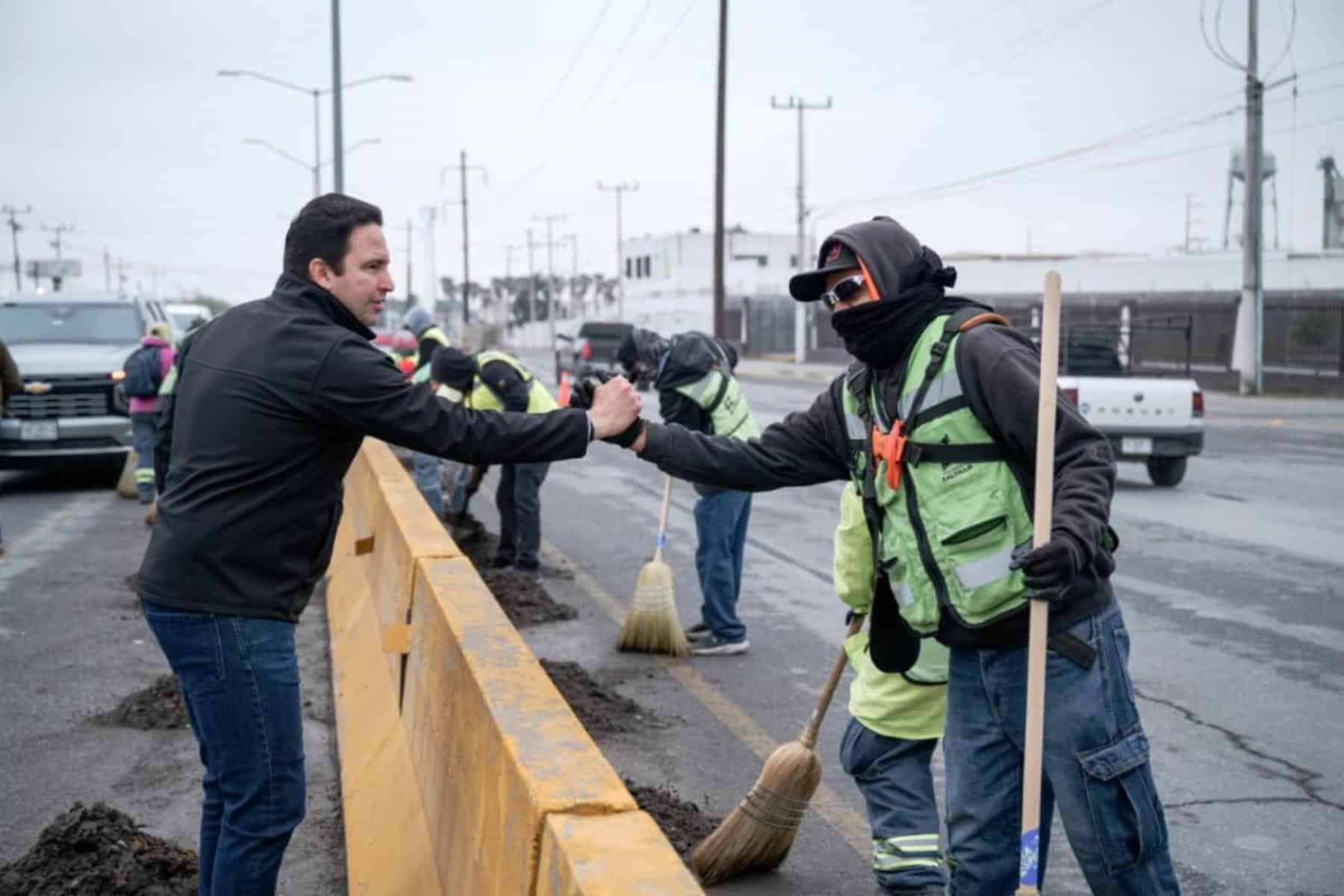 Alcalde Javier D&iacute;az Gonz&aacute;lez supervisa programa Aqu&iacute; Andamos en Saltillo
