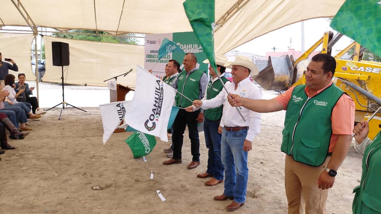 Inician obras de drenaje y pavimentaci&oacute;n en Sabinas