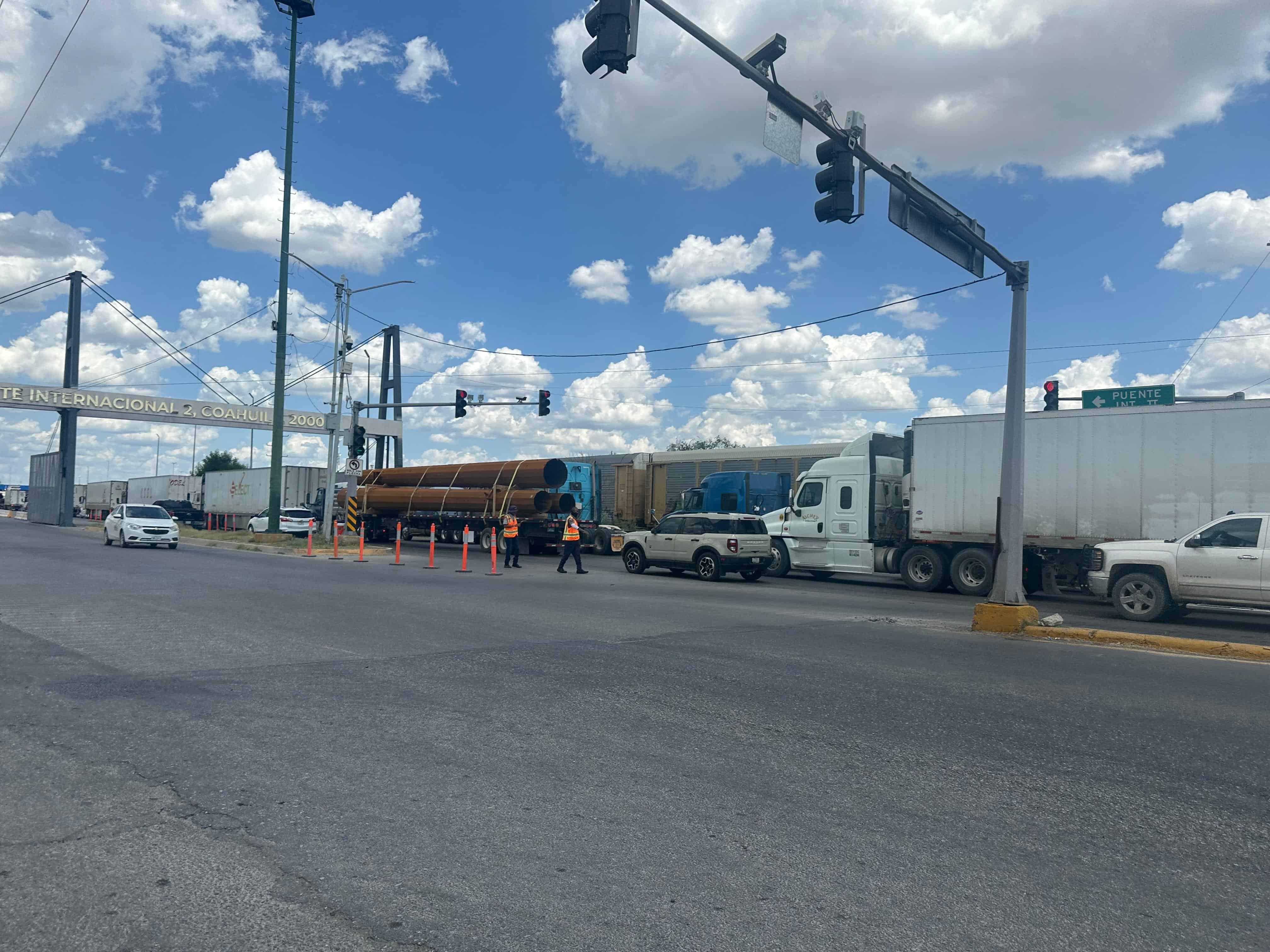 Descartan impacto por bloqueos carreteros en la frontera de Coahuila