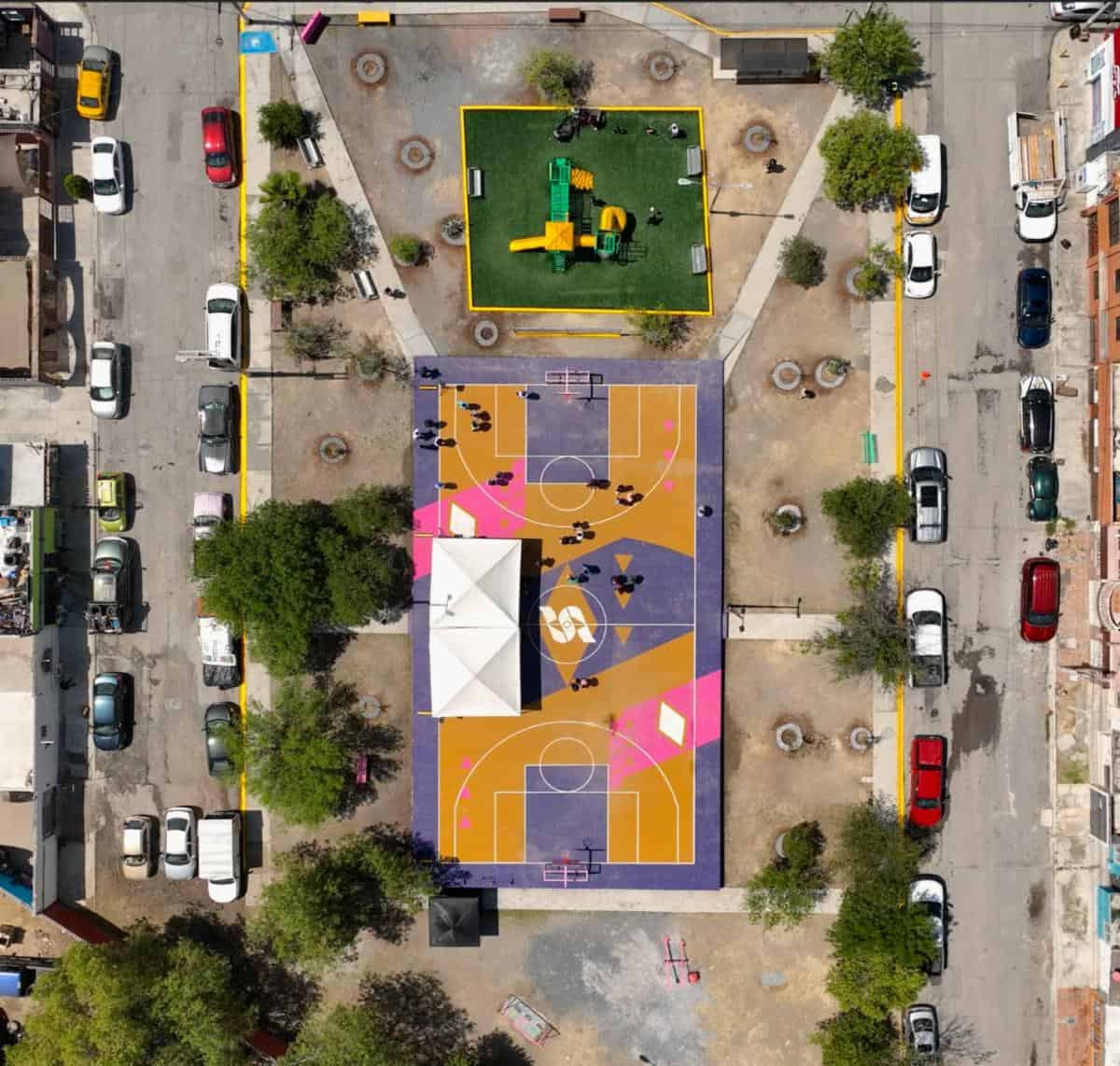 Javier D&iacute;az Gonz&aacute;lez entrega plaza renovada en colonia Azteca