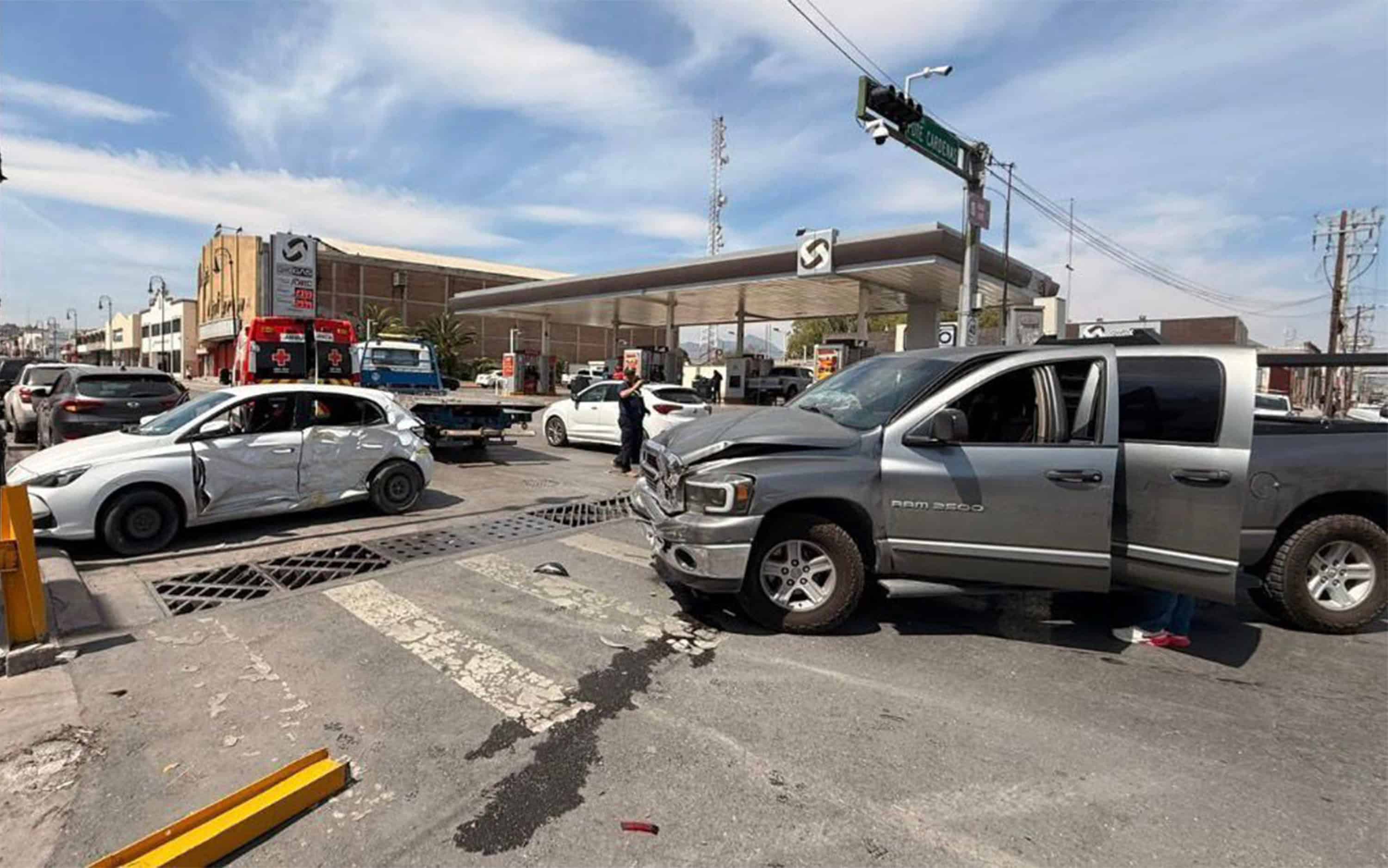 Buscan a familiares de lesionados tras fuerte choque en centro de Saltillo