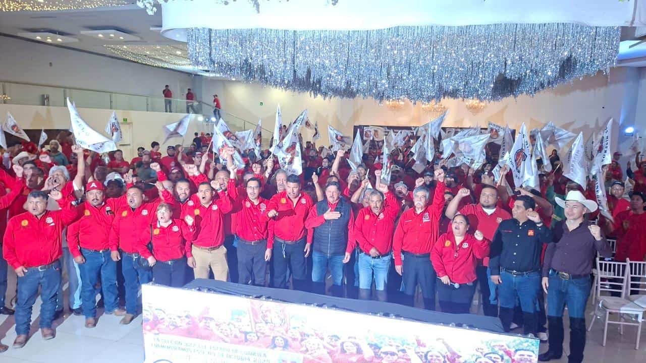 Napole&oacute;n G&oacute;mez Urrutia se re&uacute;ne con trabajadores mineros en Frontera