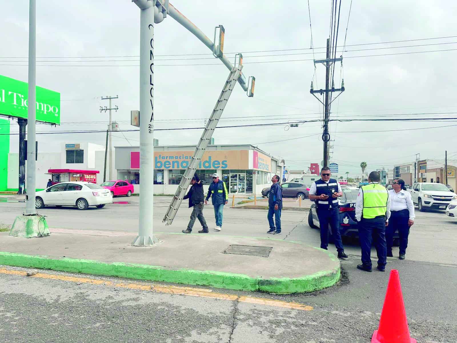 Departamento de Transporte y Vialidad trabaja en sem&aacute;foros afectados por lluvias
