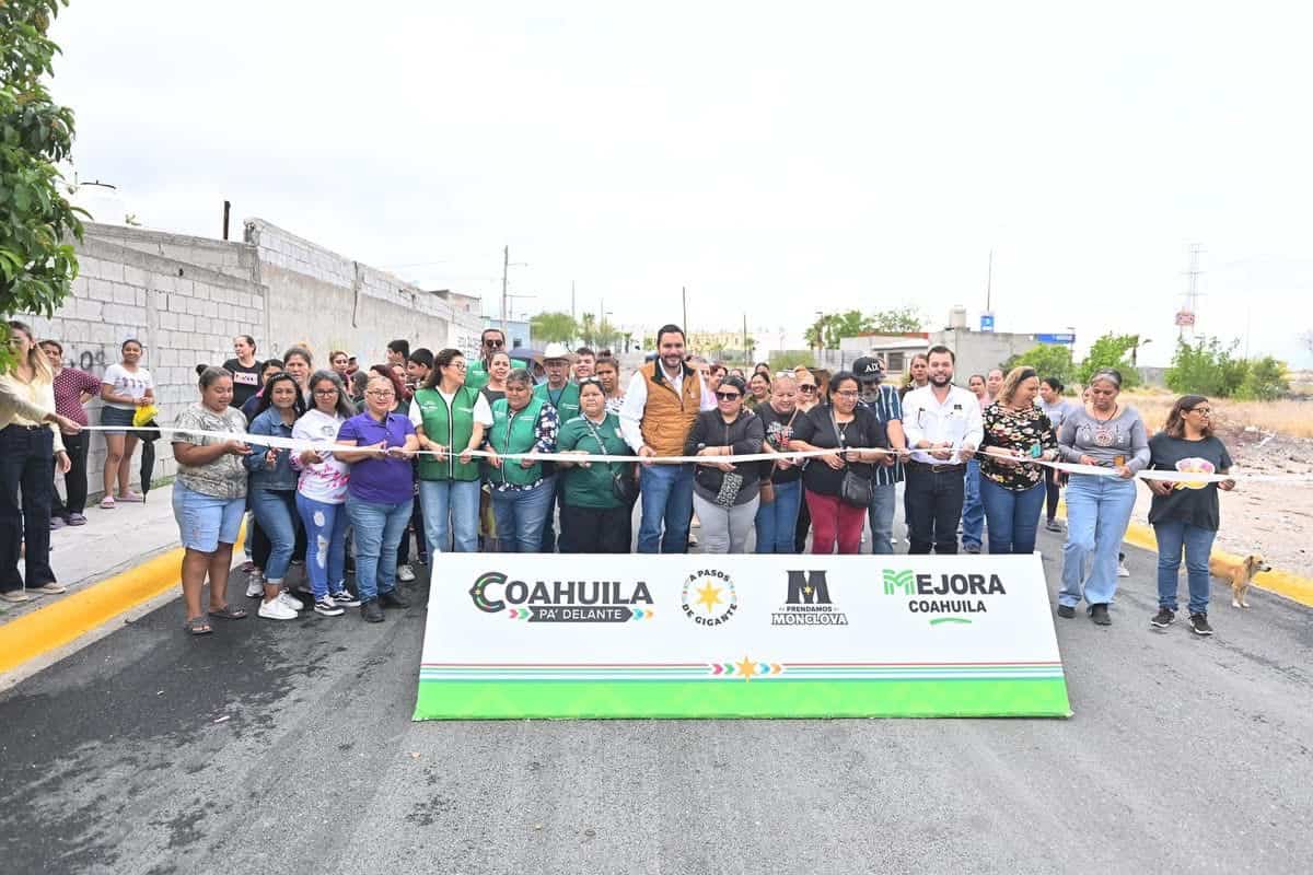 Entrega Carlos obras por m&aacute;s de 16 mdp