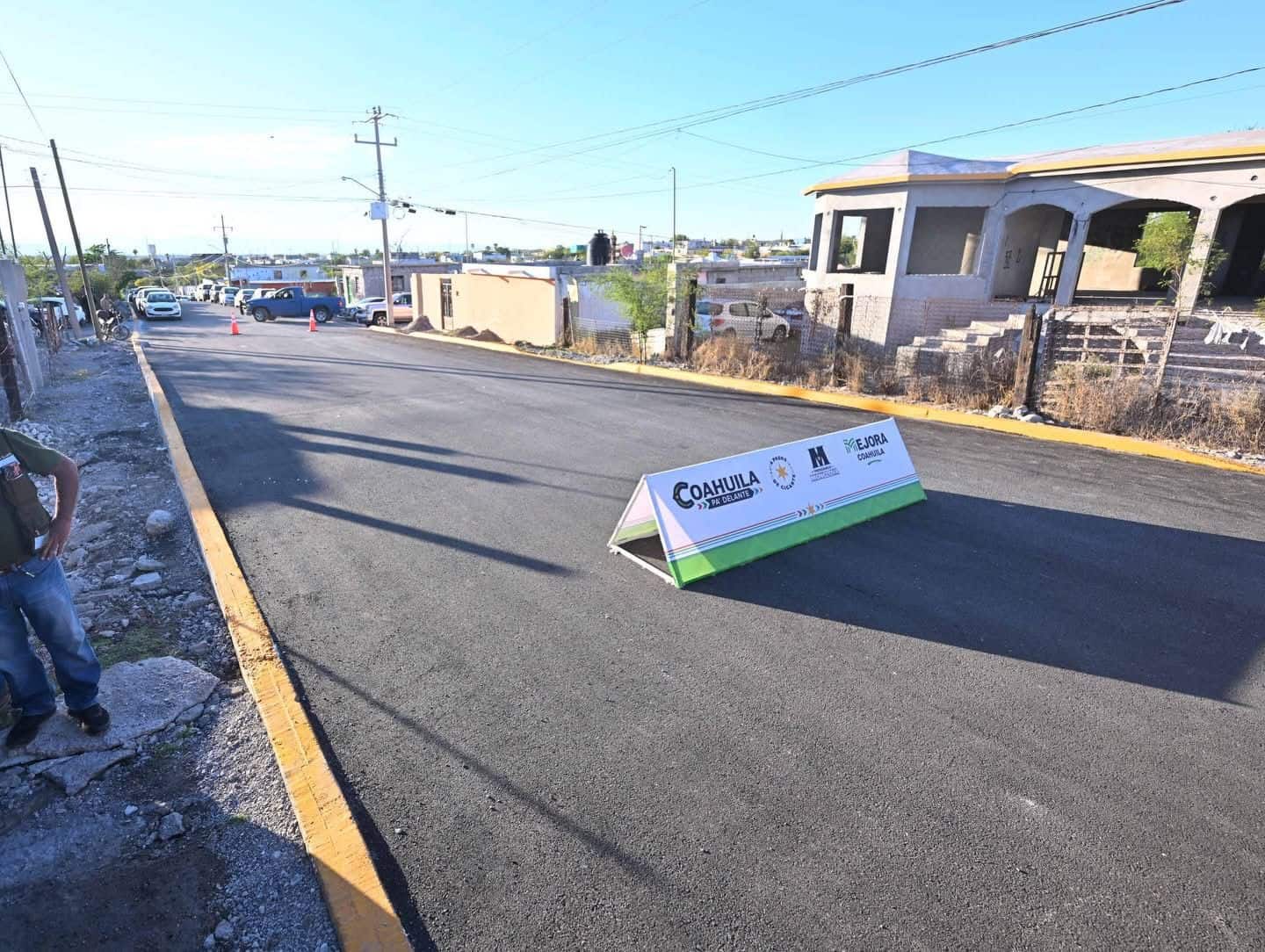 Entrega Carlos obras por m&aacute;s de 16 mdp