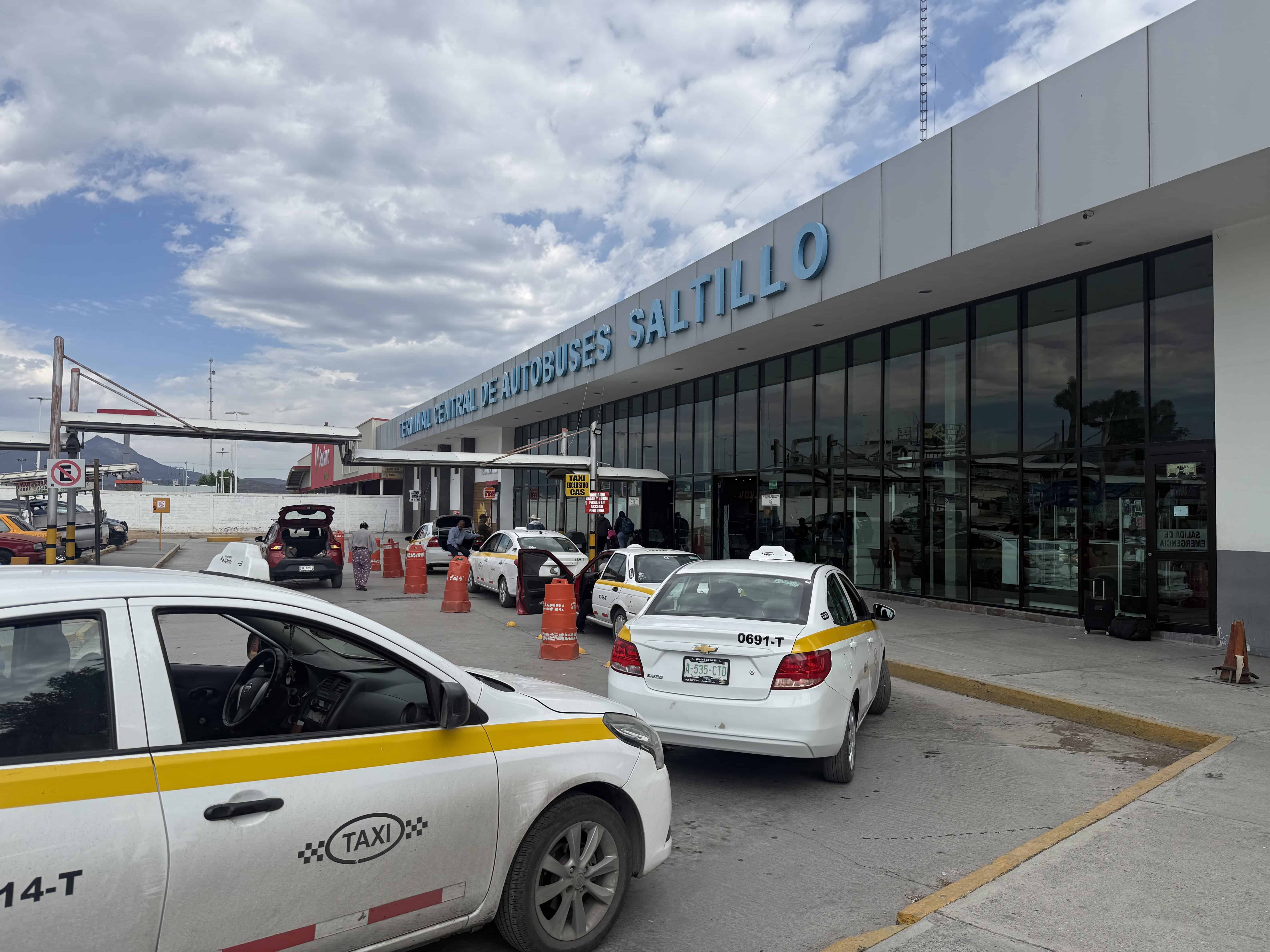 Denuncian abuso en estacionamiento 