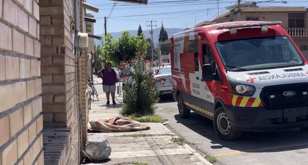 Adulto mayor fallece en v&iacute;a p&uacute;blica en la colonia Topo Chico, en Saltillo