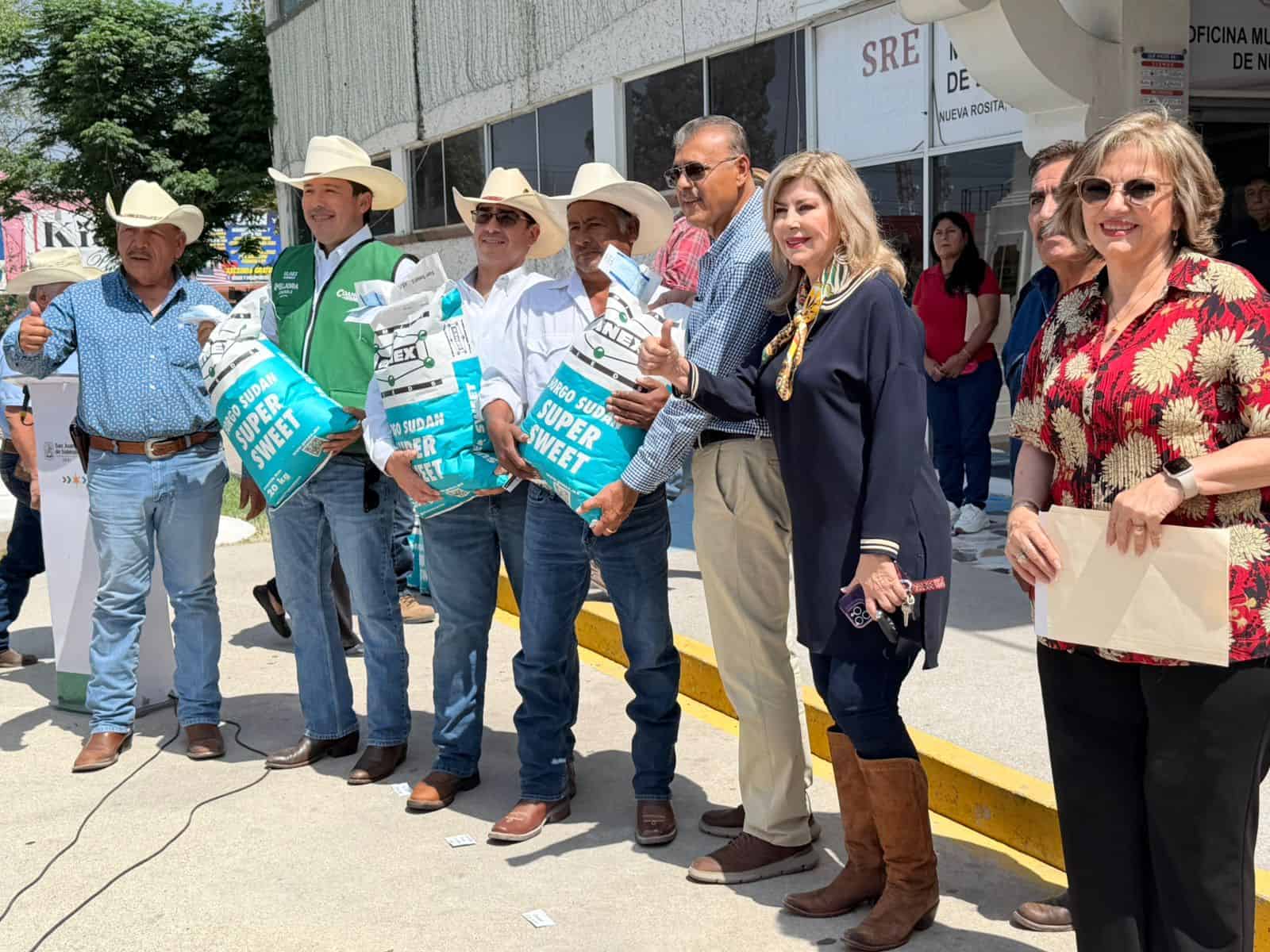 Entregan 15 toneladas de Semilla de sorgo a campesinos