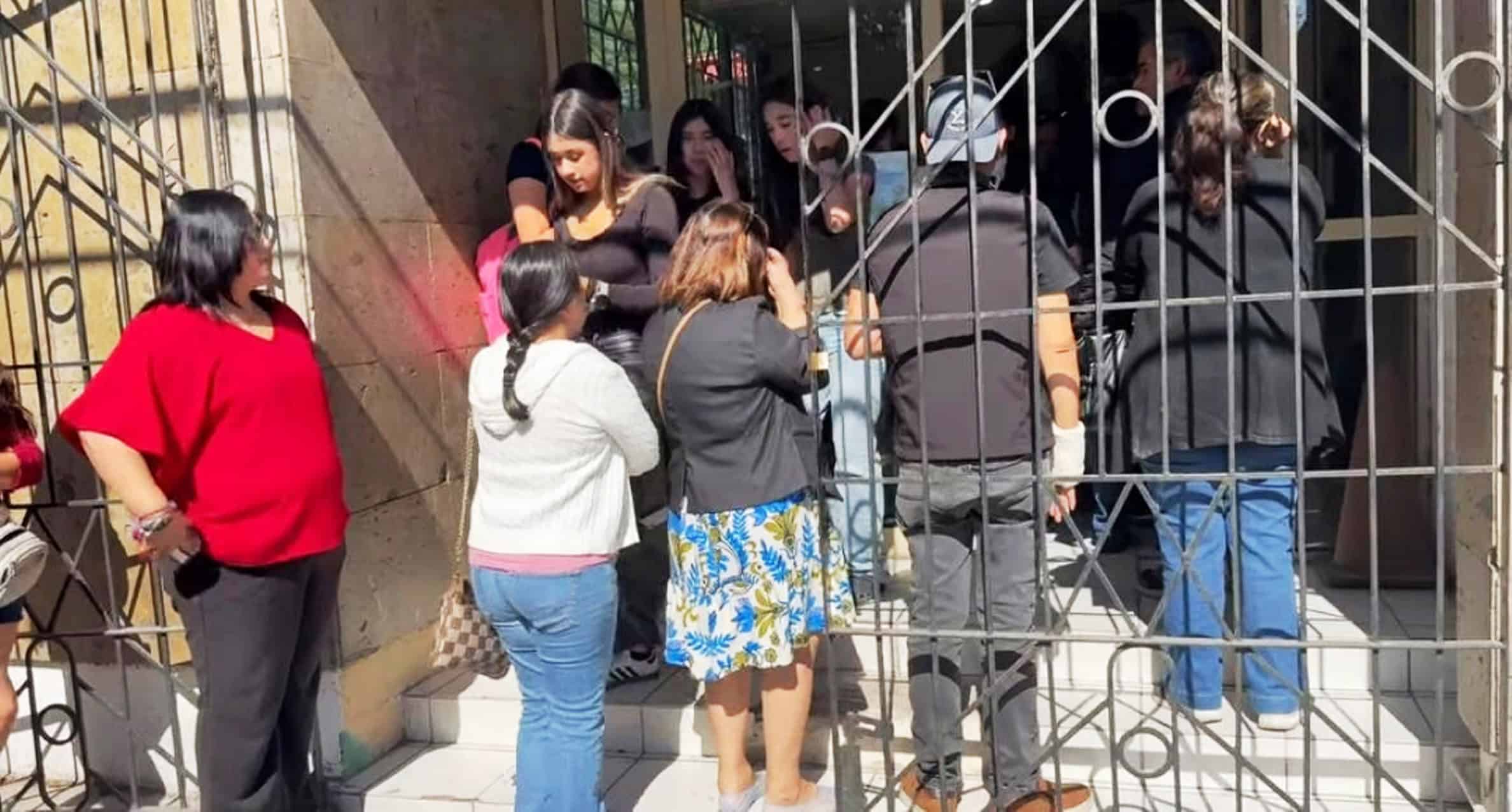 Escuela Secundaria Margarita Maza de Ju&aacute;rez env&iacute;a estudiantes a casa: Fumigaci&oacute;n