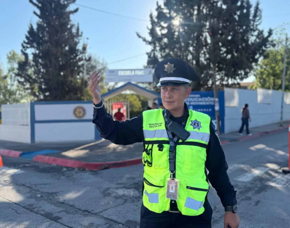 Comisar&iacute;a de Saltillo despliega operativo de seguridad en escuelas