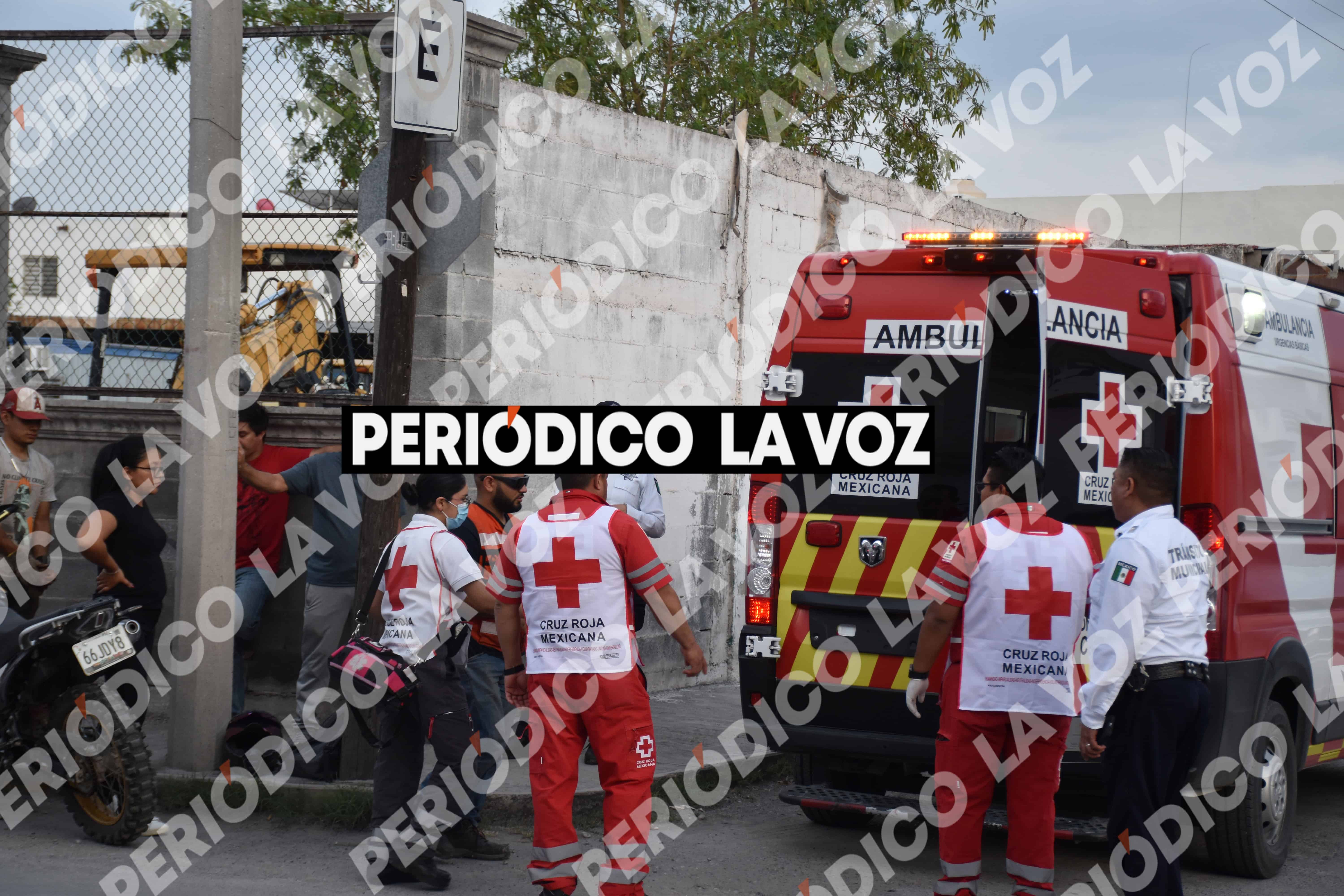 Cruz Roja atiende a motociclista herido en Monclova