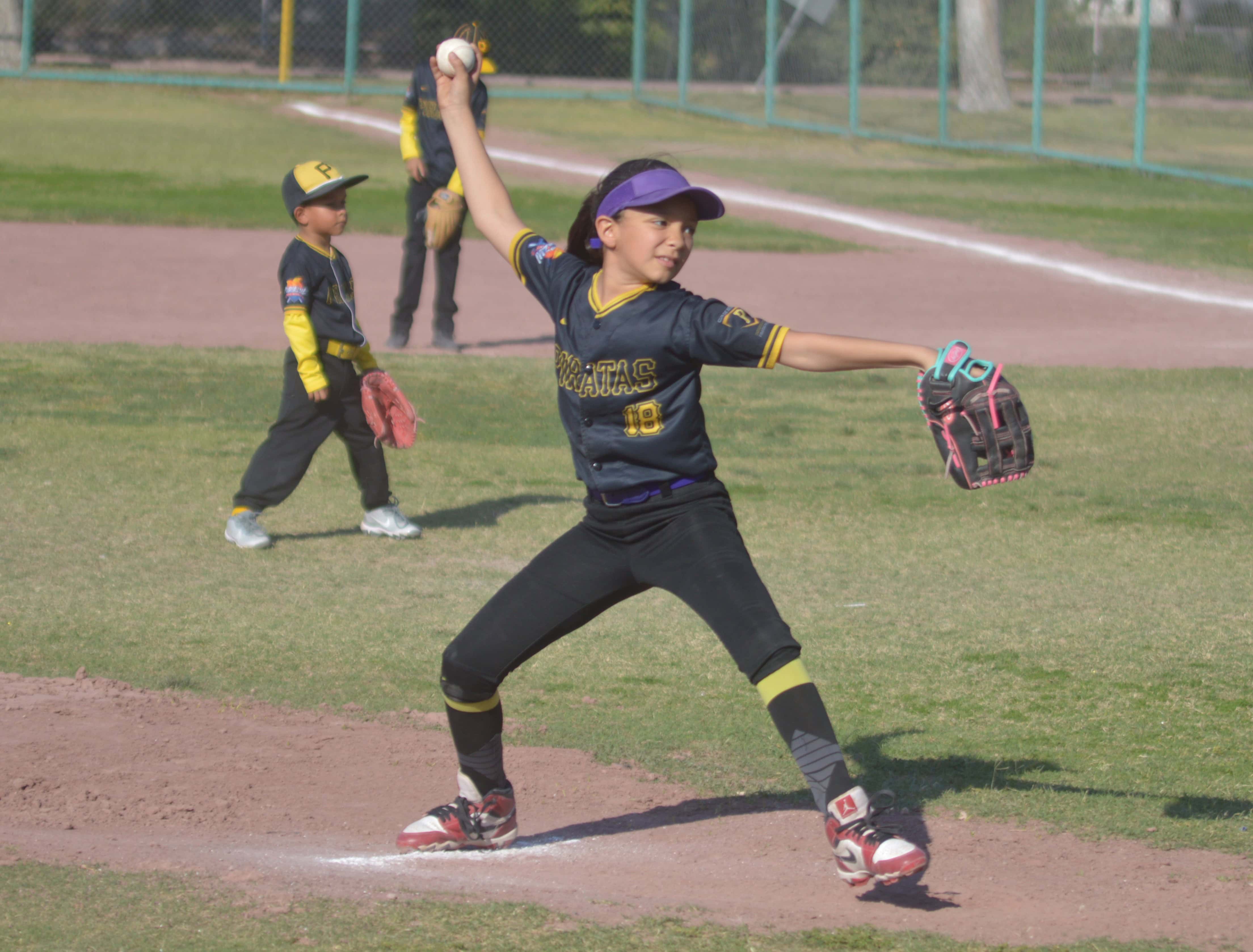 Piratas Amarillo lidera la Liga de B&eacute;isbol Furia Azul con 24 victorias