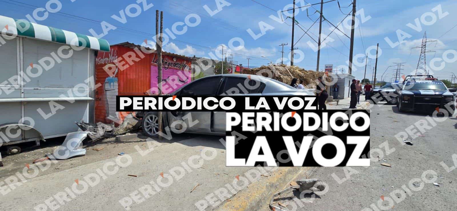 Embiste auto a comerciante