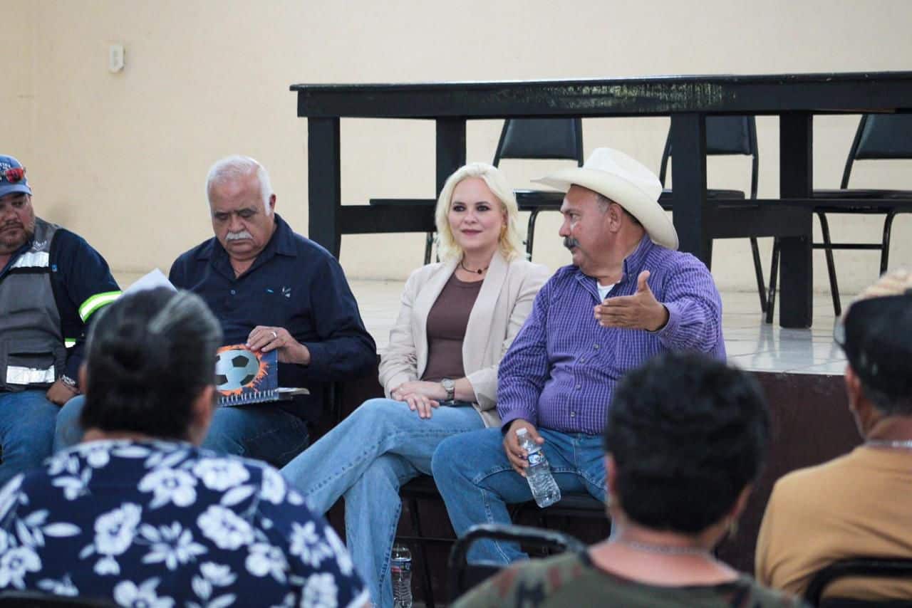 Atiene Laura Jim&eacute;nez problem&aacute;tica de agua en Ejido La Cuchilla