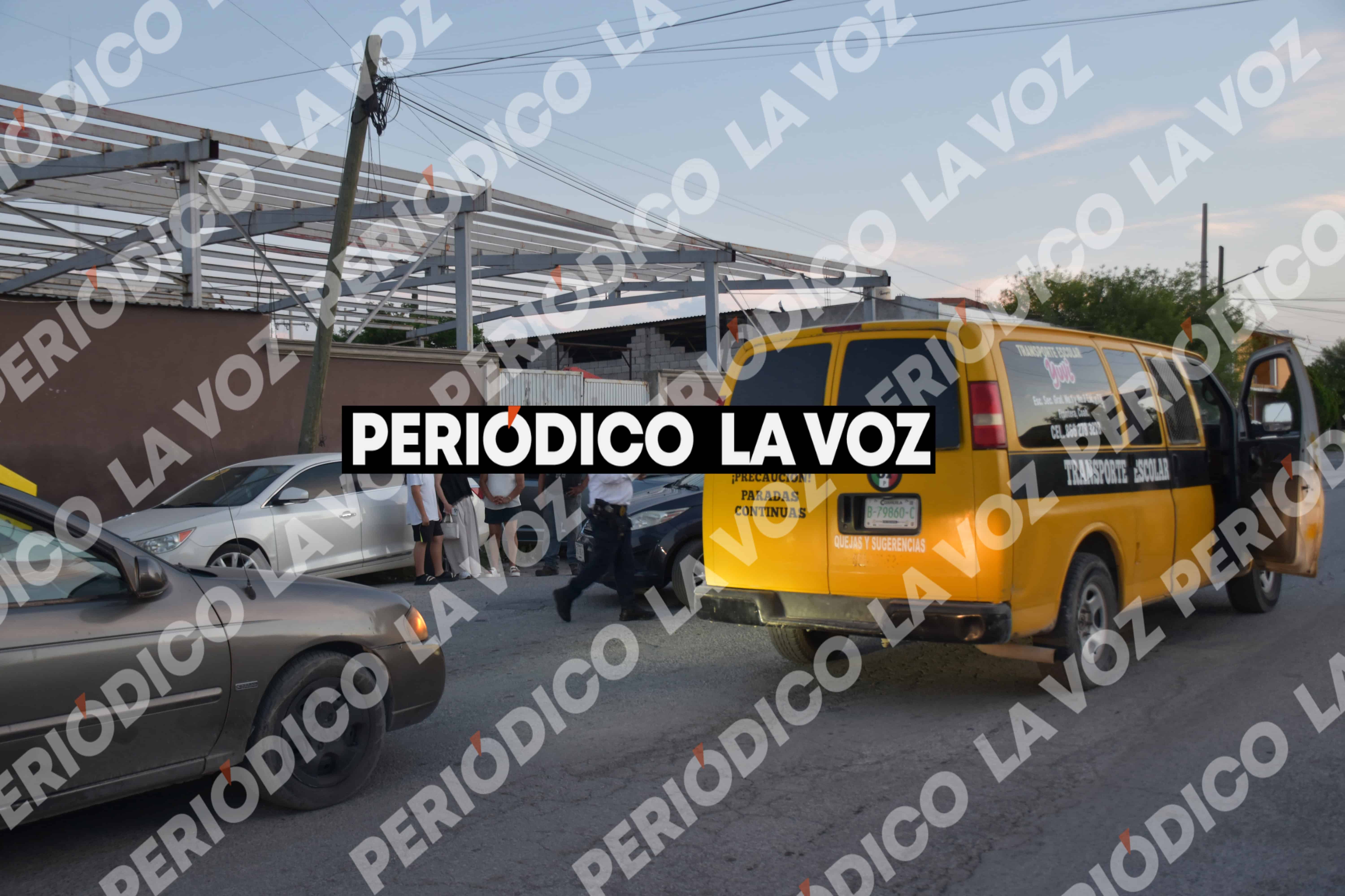 Accidente en Frontera: choque entre transporte escolar y auto