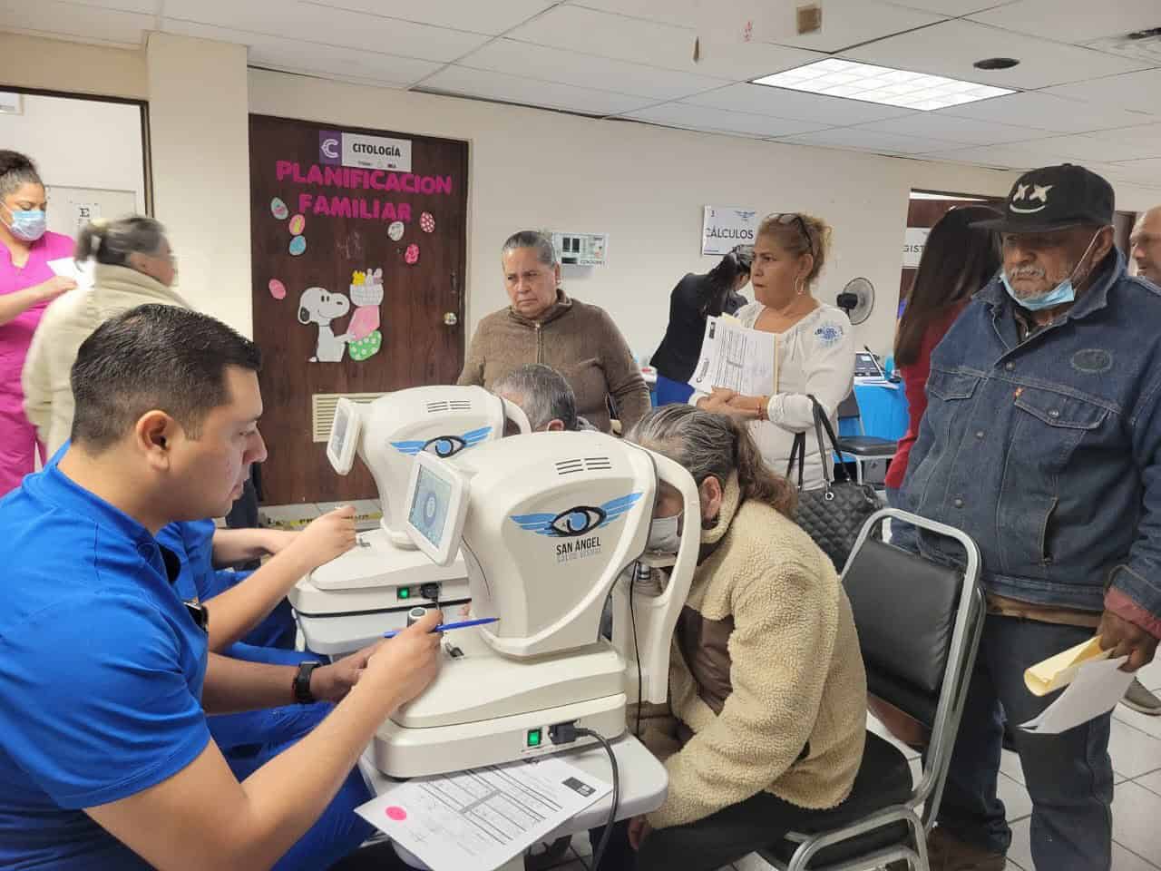 Facilitan acceso a ex&aacute;menes de cataratas a habitantes de Allende