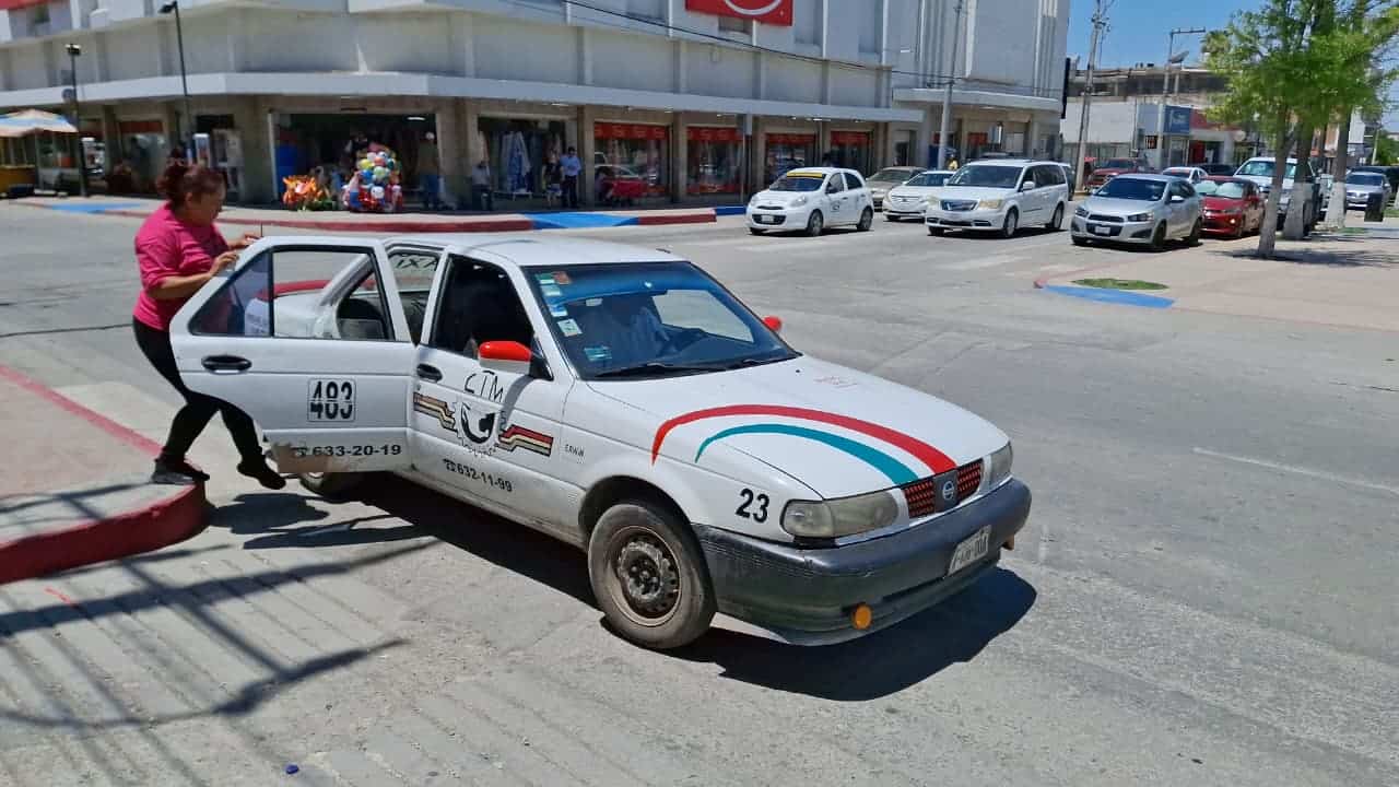 Monclova analiza carta de no antecedentes penales para choferes de taxi