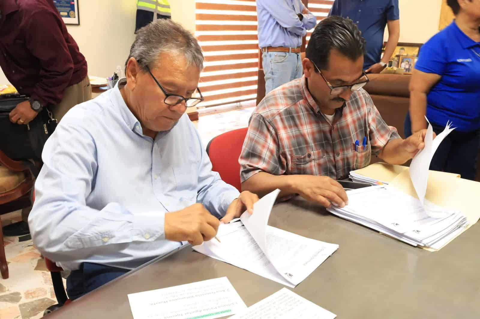 Signan convenio ayuntamiento y SEDATU para construir 2 canchas