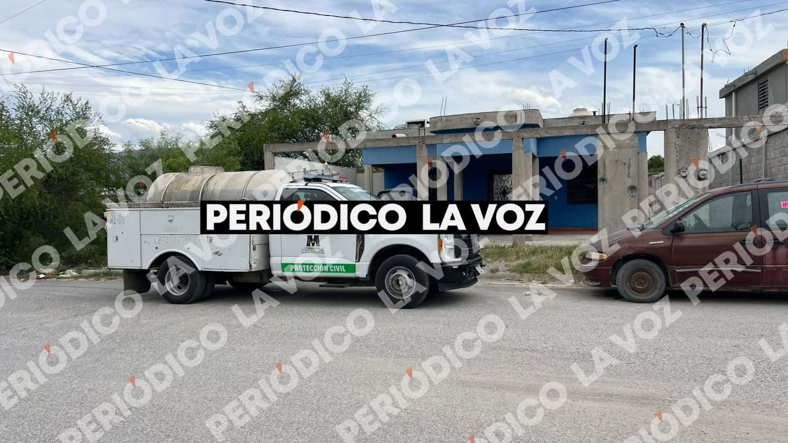 Bomberos rescatan v&iacute;bora en casa de Monclova sin heridos