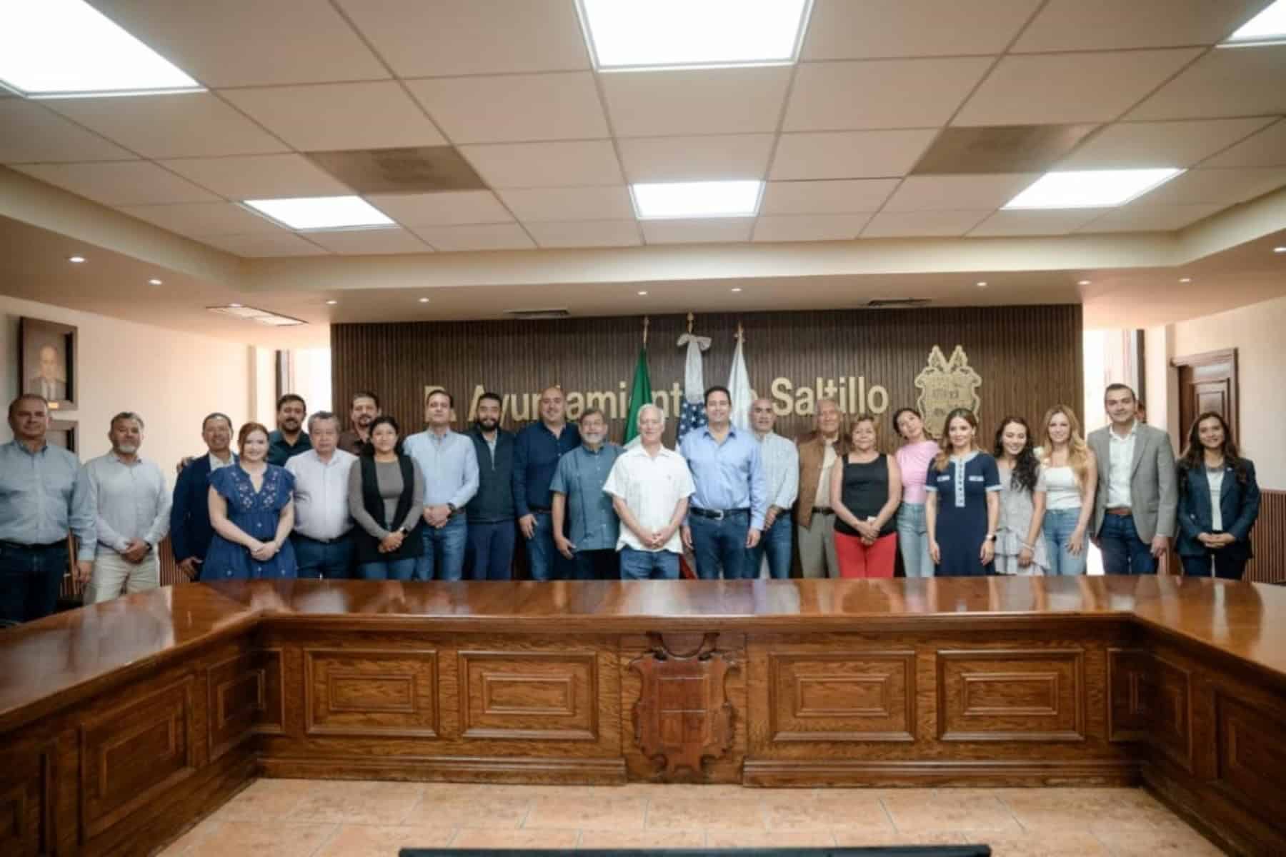 Alcalde Javier D&iacute;az y Mayor Austin acuerdan fortalecer lazos en Saltillo