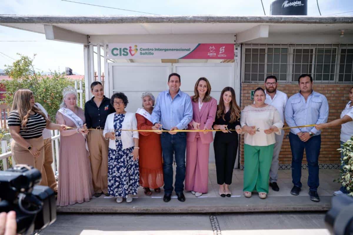 Javier D&iacute;az y Luly L&oacute;pez inauguran el Centro Intergeneracional en Saltillo