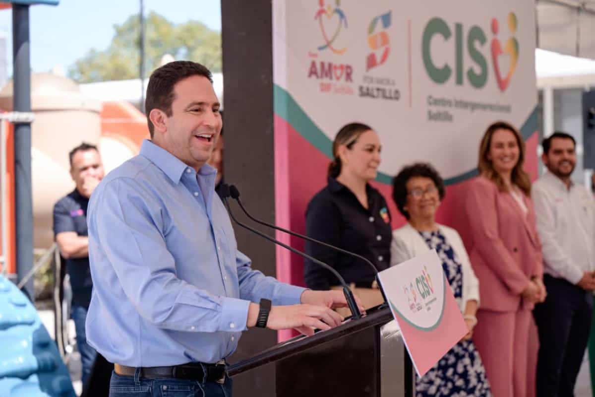 Javier D&iacute;az y Luly L&oacute;pez inauguran el Centro Intergeneracional en Saltillo