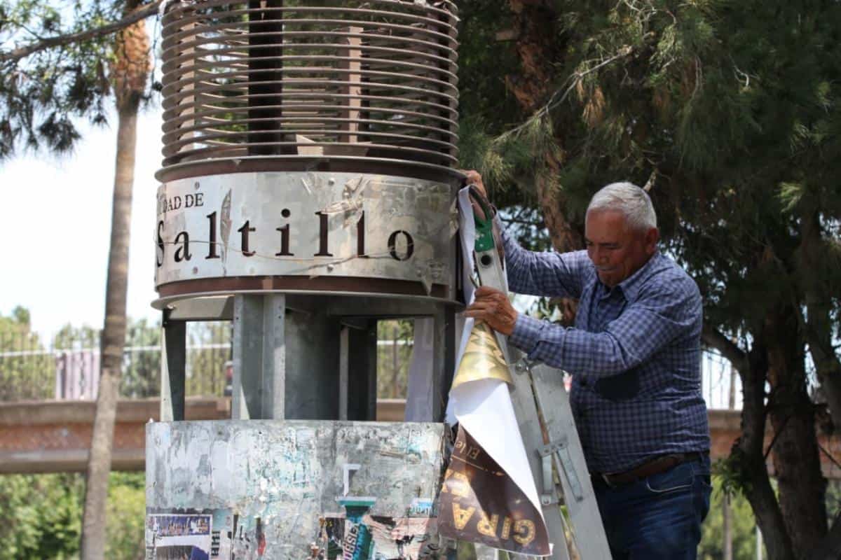 Intensa jornada municipal en Saltillo para retirar publicidad irregular