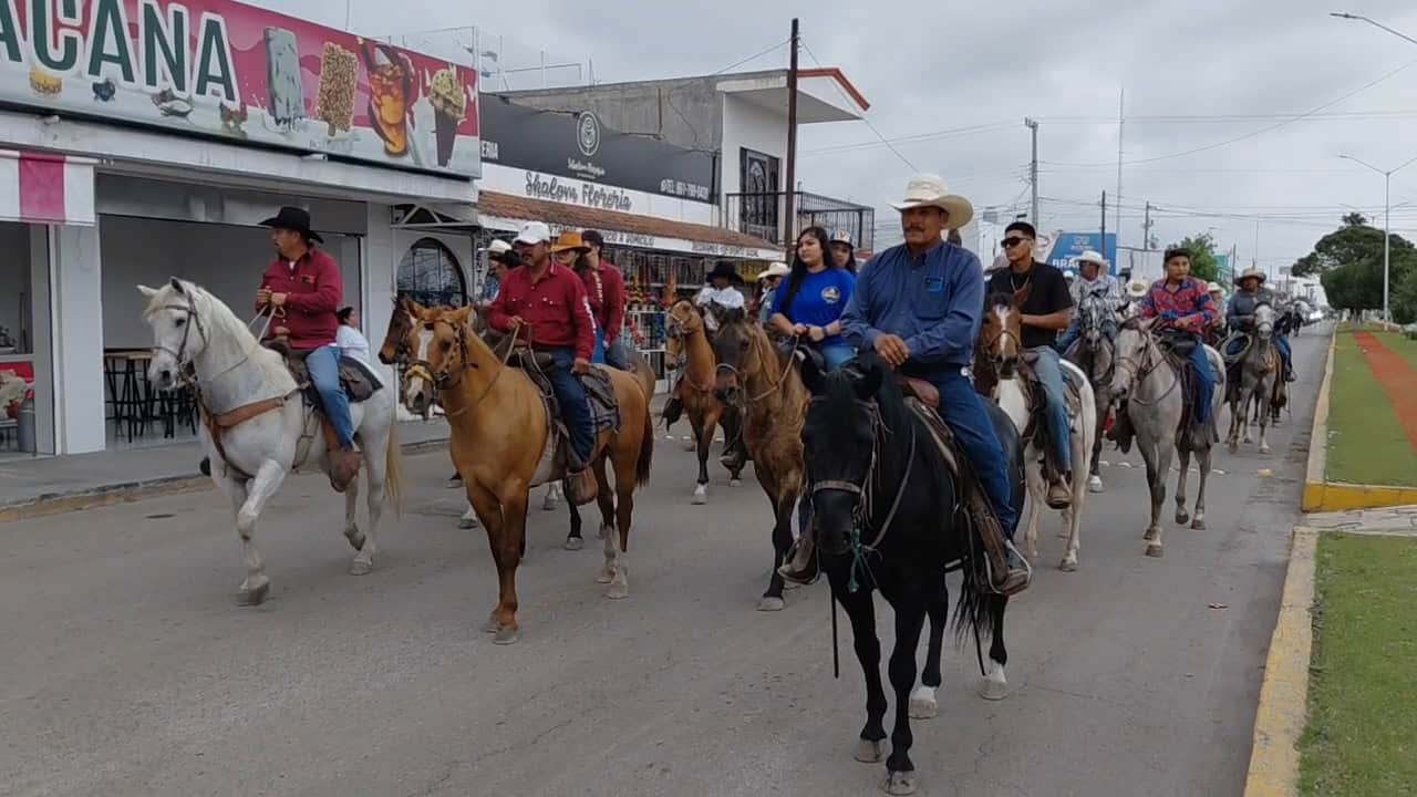 Con Cabalgata Celebran 90 A&ntilde;os del Ejido Paso del Coyote