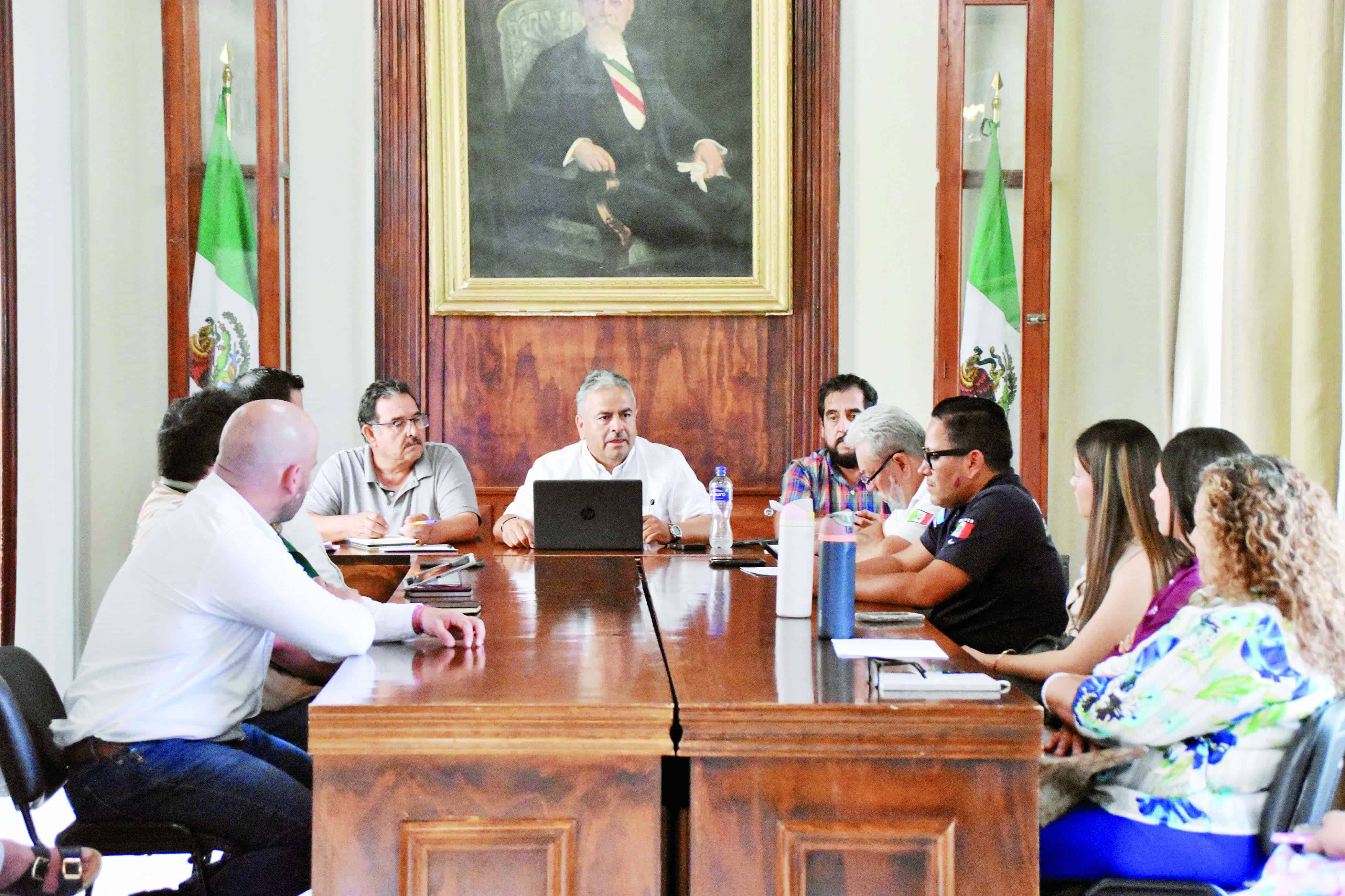 V&iacute;ctor Leija encabeza reuni&oacute;n para atender familias en Cuatro Ci&eacute;negas