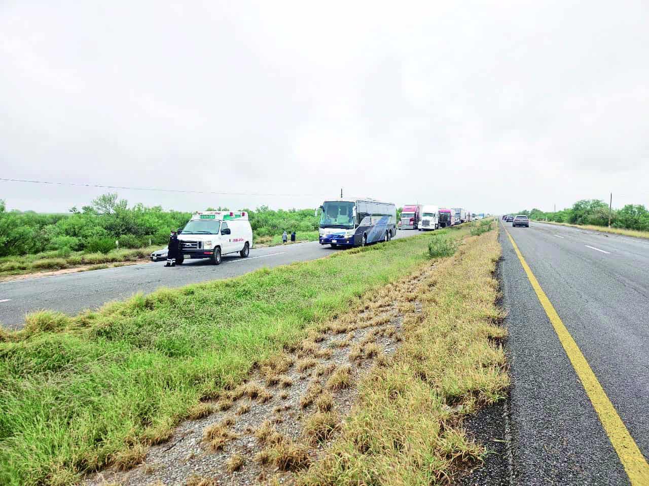 Acuesta trailer en la federal 57