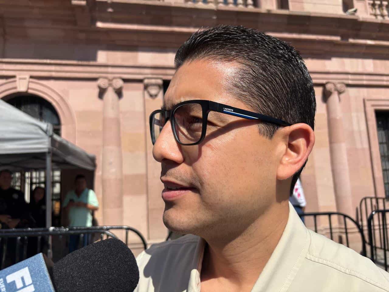 Dan mantenimiento a escuelas rurales