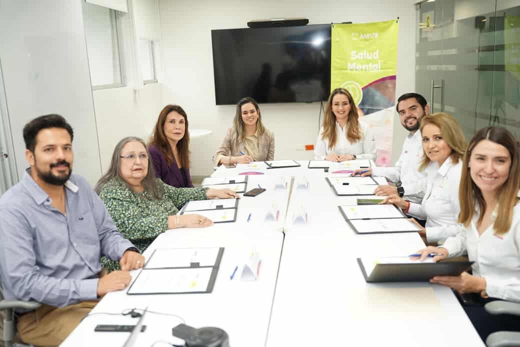 Firma convenio DIF con la UDEM