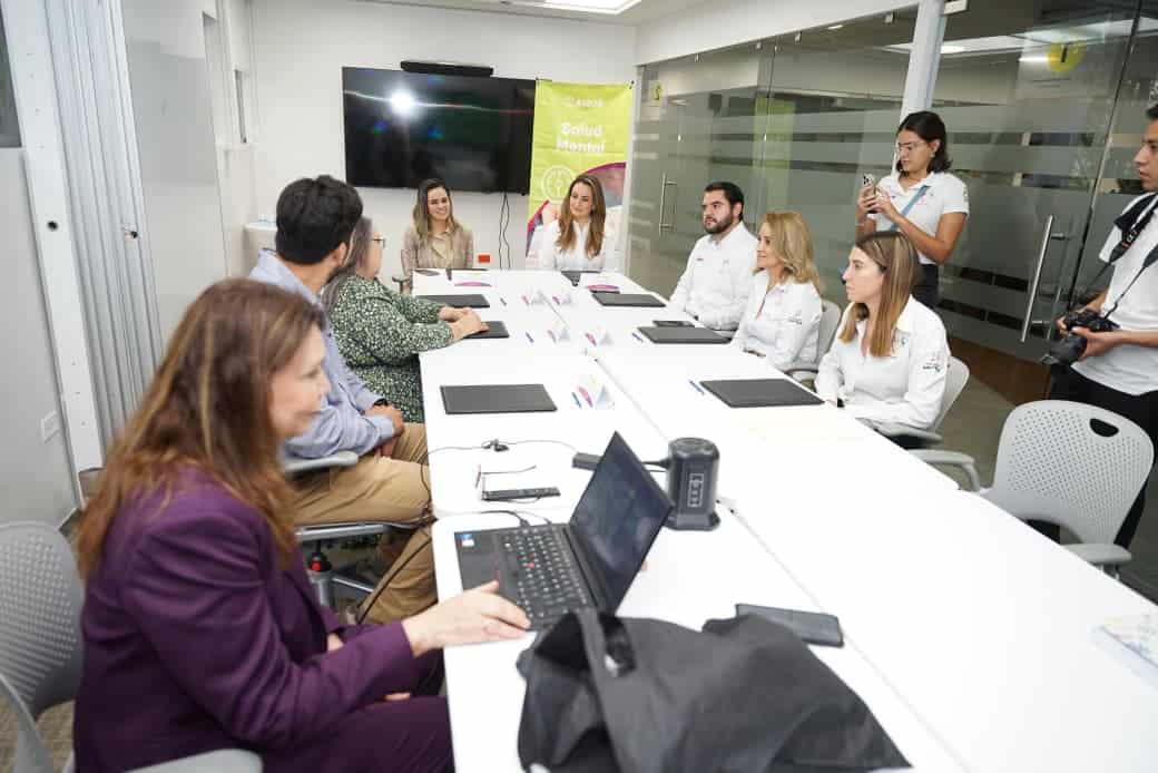 Firma convenio DIF con la UDEM